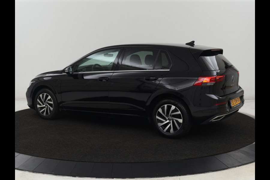 Volkswagen Golf 1.4 eHybrid Style | Stoelverwarming | Massage | Carplay | Sfeerverlichting | Navigatie | Memory | Adaptive cruise | Full LED | Parkeerhulp | Getint glas | PHEV | Plug In