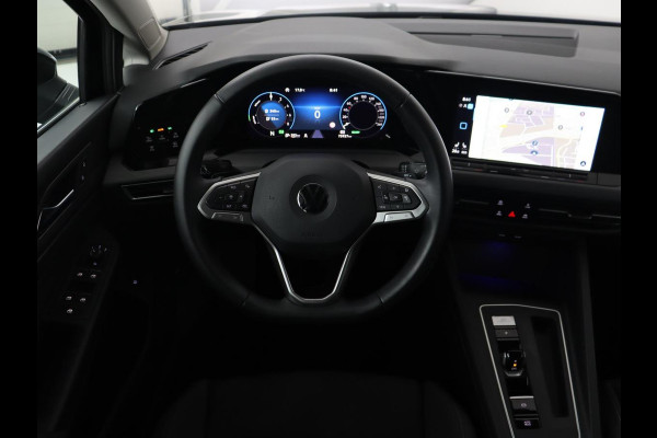 Volkswagen Golf 1.4 eHybrid Style | Stoelverwarming | Massage | Carplay | Sfeerverlichting | Navigatie | Memory | Adaptive cruise | Full LED | Parkeerhulp | Getint glas | PHEV | Plug In