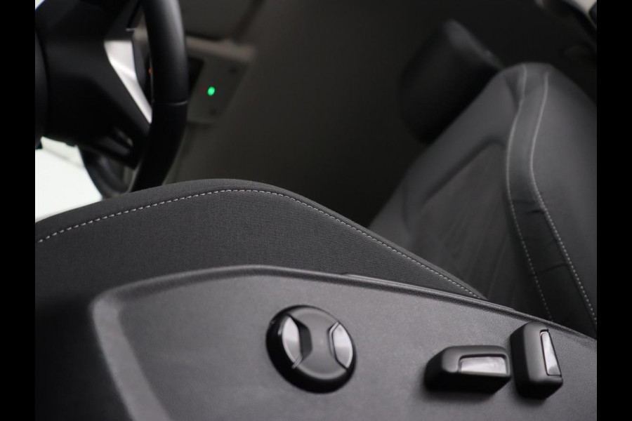 Volkswagen Golf 1.4 eHybrid Style | Stoelverwarming | Massage | Carplay | Sfeerverlichting | Navigatie | Memory | Adaptive cruise | Full LED | Parkeerhulp | Getint glas | PHEV | Plug In