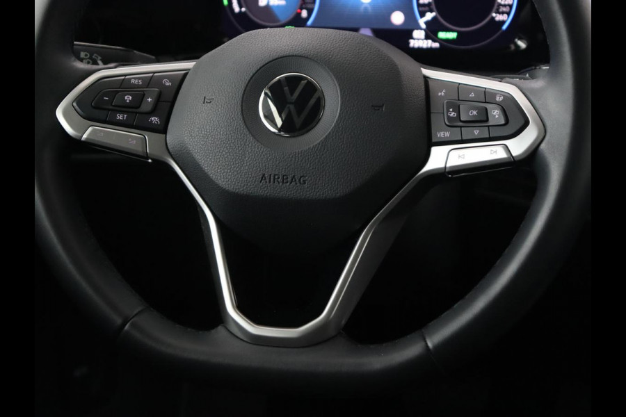 Volkswagen Golf 1.4 eHybrid Style | Stoelverwarming | Massage | Carplay | Sfeerverlichting | Navigatie | Memory | Adaptive cruise | Full LED | Parkeerhulp | Getint glas | PHEV | Plug In