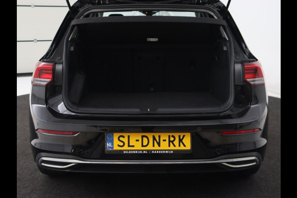 Volkswagen Golf 1.4 eHybrid Style | Stoelverwarming | Massage | Carplay | Sfeerverlichting | Navigatie | Memory | Adaptive cruise | Full LED | Parkeerhulp | Getint glas | PHEV | Plug In