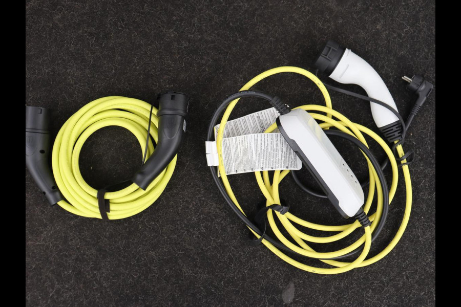 Volkswagen Golf 1.4 eHybrid Style | Stoelverwarming | Massage | Carplay | Sfeerverlichting | Navigatie | Memory | Adaptive cruise | Full LED | Parkeerhulp | Getint glas | PHEV | Plug In