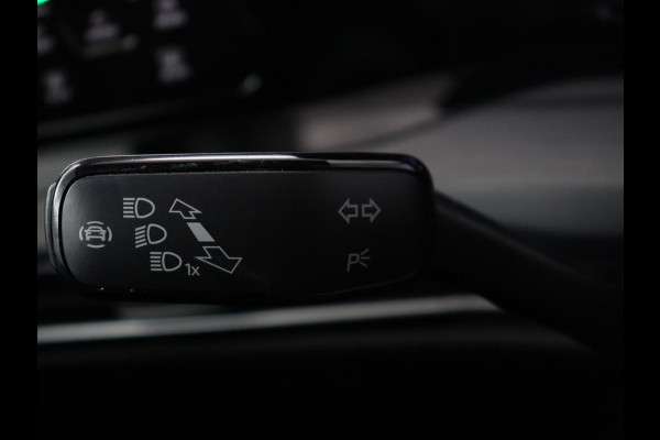 Volkswagen Golf 1.4 eHybrid Style | Stoelverwarming | Massage | Carplay | Sfeerverlichting | Navigatie | Memory | Adaptive cruise | Full LED | Parkeerhulp | Getint glas | PHEV | Plug In