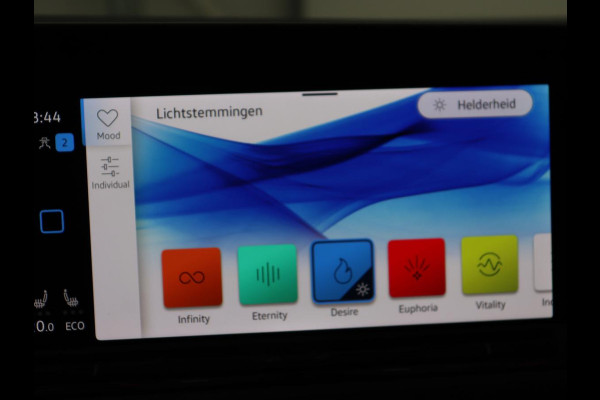 Volkswagen Golf 1.4 eHybrid Style | Stoelverwarming | Massage | Carplay | Sfeerverlichting | Navigatie | Memory | Adaptive cruise | Full LED | Parkeerhulp | Getint glas | PHEV | Plug In