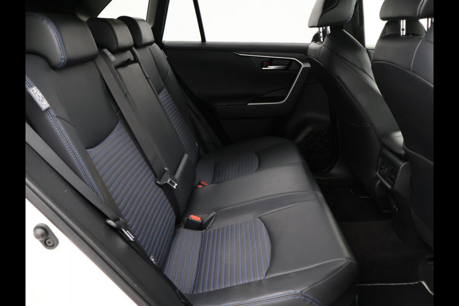 Toyota RAV4 2.5 218 PK HYBRID AUT. BI-TONE SELECTION + CARPLAY | ADAPTIVE CRUISE | CAMERA | STUUR/STOELVERW.