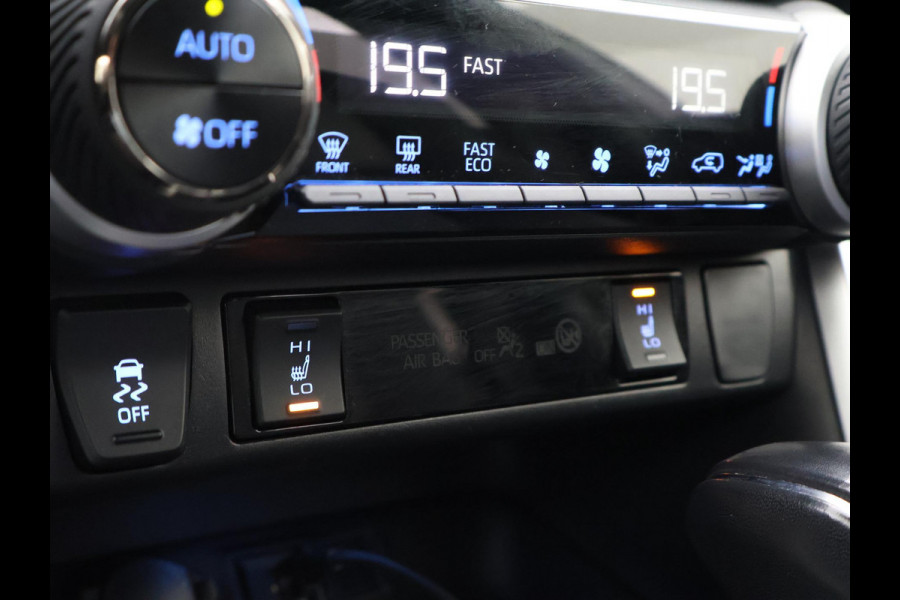Toyota RAV4 2.5 218 PK HYBRID AUT. BI-TONE SELECTION + CARPLAY | ADAPTIVE CRUISE | CAMERA | STUUR/STOELVERW.