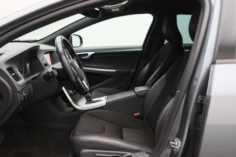 Volvo V60 1.5 T3 Polar+ Automaat Xenon, Navigatie, Stuur-/Stoelverw., Trekhaak, PDC