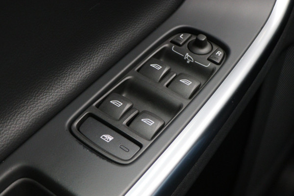 Volvo V60 1.5 T3 Polar+ Automaat Xenon, Navigatie, Stuur-/Stoelverw., Trekhaak, PDC