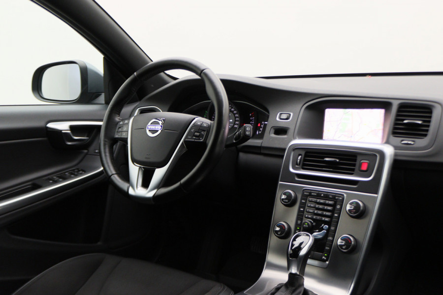 Volvo V60 1.5 T3 Polar+ Automaat Xenon, Navigatie, Stuur-/Stoelverw., Trekhaak, PDC