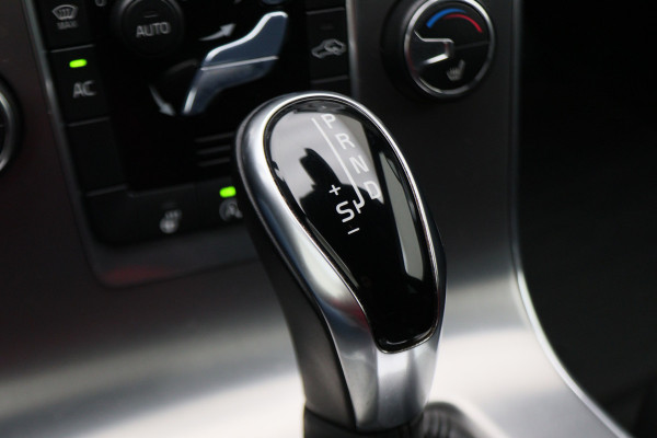 Volvo V60 1.5 T3 Polar+ Automaat Xenon, Navigatie, Stuur-/Stoelverw., Trekhaak, PDC