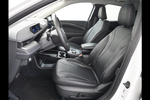 Ford Mustang Mach-E Extended RWD 98kWh SOH 94% 301pk Leer Trekhaak Pano-Dak Adaptive Cruise Lane Centering/change Assist Stop&Go Apple Carpla Elektr.verst.Stoelen+Verwarmd Dual-ECC Fully Active Park Assist Elektr.Achterklep BLISS Driver Alert Warning Keyless Origineel Nederlandse Auto € 63.000- nieuw, Batterijgarantie 8 jaar of 160.000km vanaf nieuw