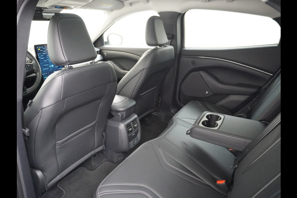 Ford Mustang Mach-E Extended RWD 98kWh SOH 94% 301pk Leer Trekhaak Pano-Dak Adaptive Cruise Lane Centering/change Assist Stop&Go Apple Carpla Elektr.verst.Stoelen+Verwarmd Dual-ECC Fully Active Park Assist Elektr.Achterklep BLISS Driver Alert Warning Keyless Origineel Nederlandse Auto € 63.000- nieuw, Batterijgarantie 8 jaar of 160.000km vanaf nieuw
