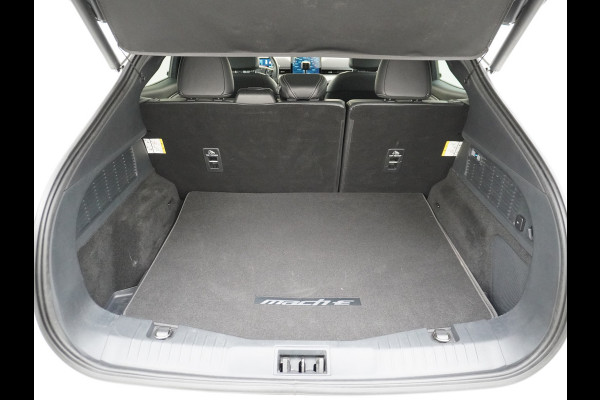Ford Mustang Mach-E Extended RWD 98kWh SOH 94% 301pk Leer Trekhaak Pano-Dak Adaptive Cruise Lane Centering/change Assist Stop&Go Apple Carpla Elektr.verst.Stoelen+Verwarmd Dual-ECC Fully Active Park Assist Elektr.Achterklep BLISS Driver Alert Warning Keyless Origineel Nederlandse Auto € 63.000- nieuw, Batterijgarantie 8 jaar of 160.000km vanaf nieuw
