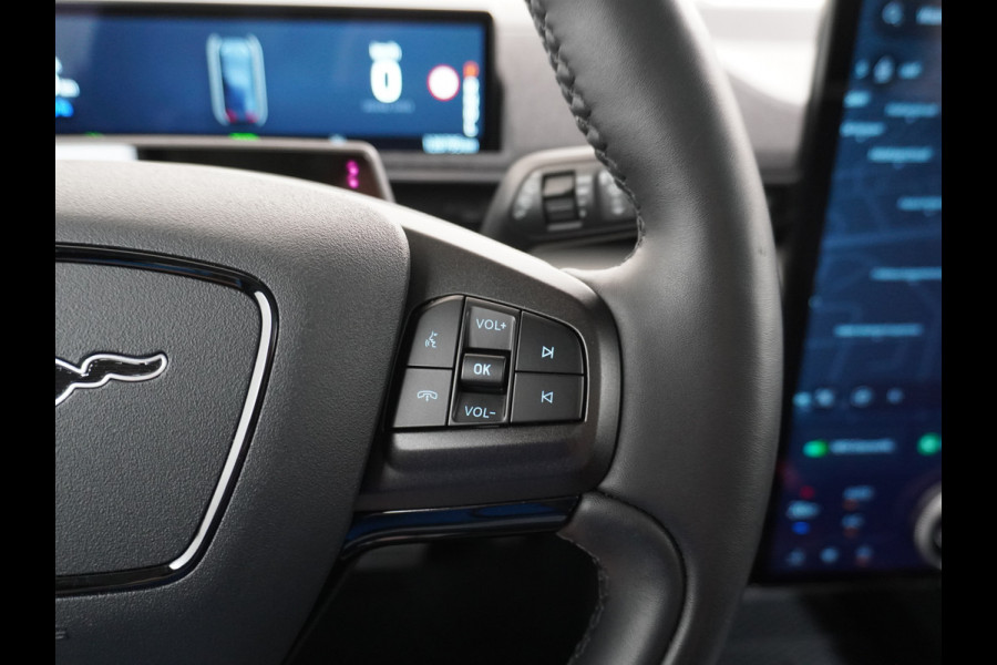 Ford Mustang Mach-E Extended RWD 98kWh SOH 94% 301pk Leer Trekhaak Pano-Dak Adaptive Cruise Lane Centering/change Assist Stop&Go Apple Carpla Elektr.verst.Stoelen+Verwarmd Dual-ECC Fully Active Park Assist Elektr.Achterklep BLISS Driver Alert Warning Keyless Origineel Nederlandse Auto € 63.000- nieuw, Batterijgarantie 8 jaar of 160.000km vanaf nieuw
