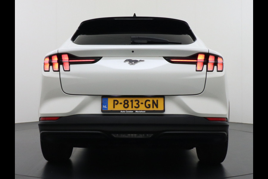 Ford Mustang Mach-E Extended RWD 98kWh SOH 94% 301pk Leer Trekhaak Pano-Dak Adaptive Cruise Lane Centering/change Assist Stop&Go Apple Carpla Elektr.verst.Stoelen+Verwarmd Dual-ECC Fully Active Park Assist Elektr.Achterklep BLISS Driver Alert Warning Keyless Origineel Nederlandse Auto € 63.000- nieuw, Batterijgarantie 8 jaar of 160.000km vanaf nieuw