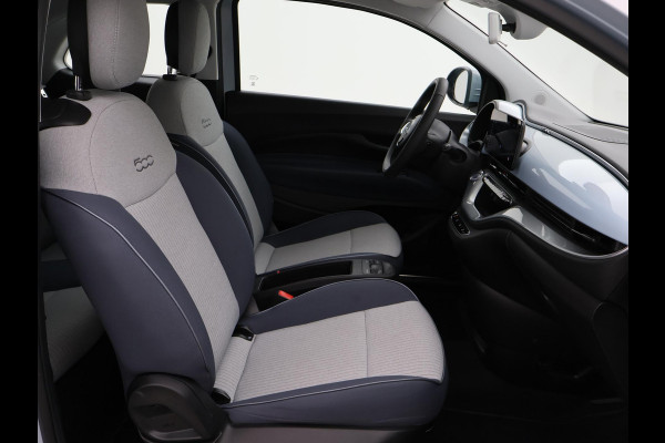 Fiat 500E 42 kWh Aut. *CELESTIAL BLUE* + STOELVERW. | CAMERA | 17 INCH | APPLE CARPLAY