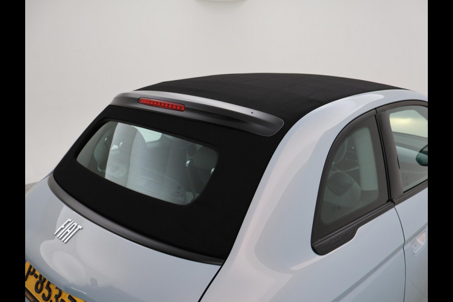 Fiat 500E 42 kWh Aut. *CELESTIAL BLUE* + STOELVERW. | CAMERA | 17 INCH | APPLE CARPLAY