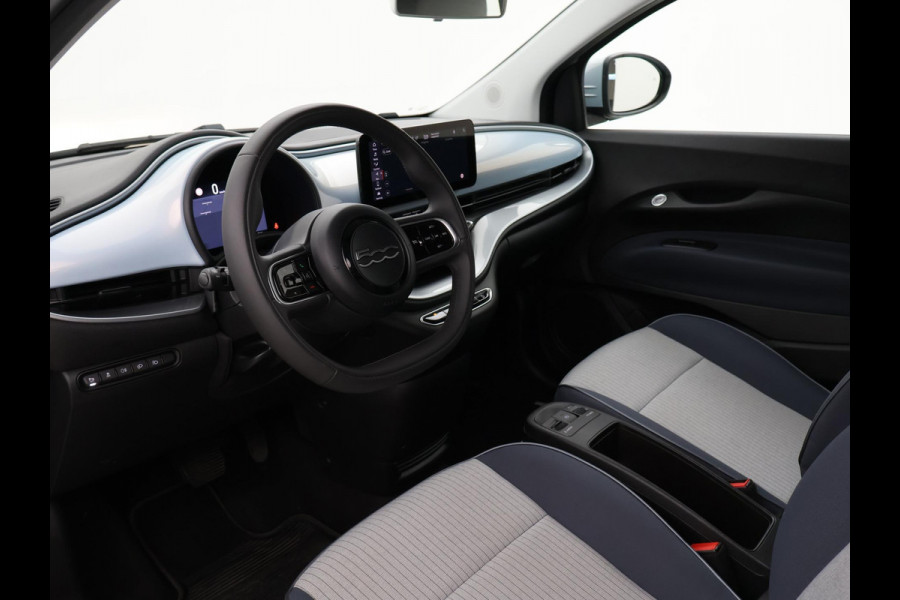 Fiat 500E 42 kWh Aut. *CELESTIAL BLUE* + STOELVERW. | CAMERA | 17 INCH | APPLE CARPLAY