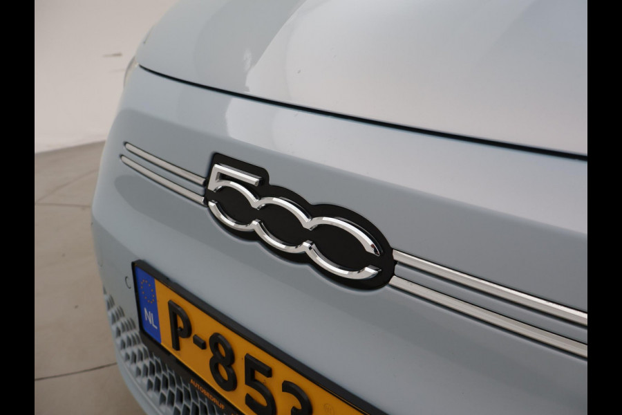 Fiat 500E 42 kWh Aut. *CELESTIAL BLUE* + STOELVERW. | CAMERA | 17 INCH | APPLE CARPLAY