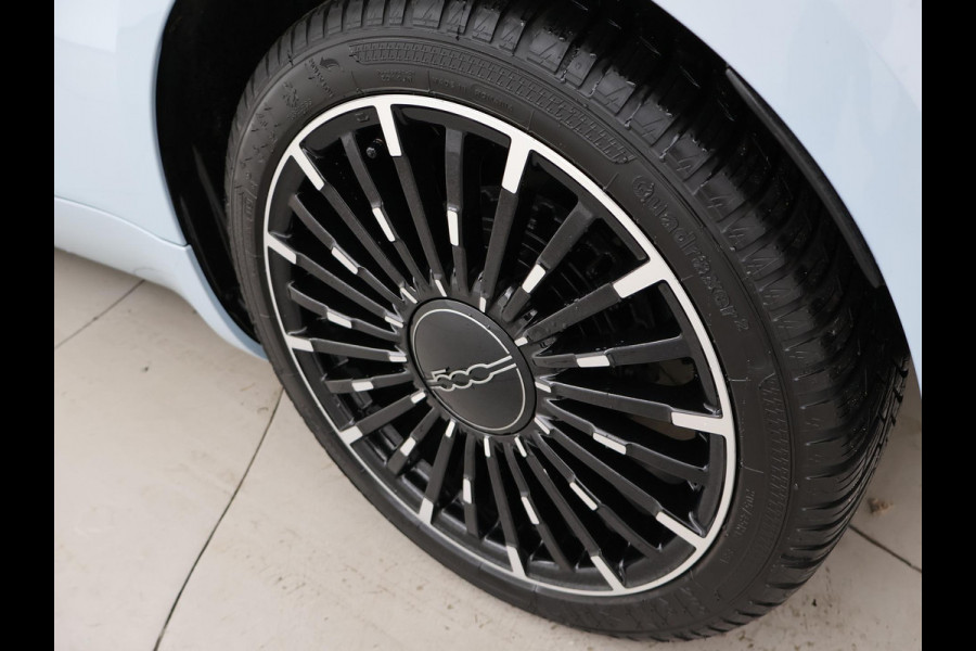 Fiat 500E 42 kWh Aut. *CELESTIAL BLUE* + STOELVERW. | CAMERA | 17 INCH | APPLE CARPLAY