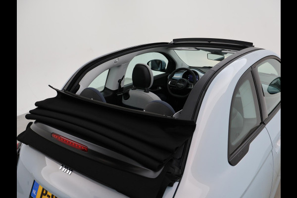 Fiat 500E 42 kWh Aut. *CELESTIAL BLUE* + STOELVERW. | CAMERA | 17 INCH | APPLE CARPLAY