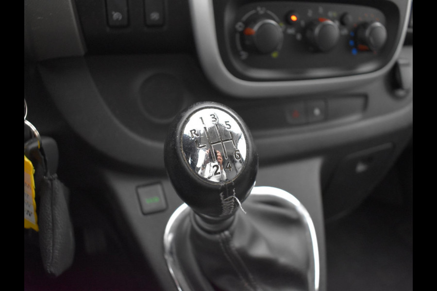 Nissan NV300 1.6 DCI 6-PERS. D.C. L2H1 + LEDER / CAMERA / NAVIGATIE