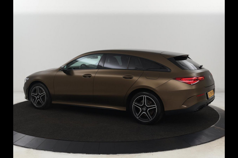 Mercedes-Benz CLA-Klasse 250e AMG Night | Stoelverwarming | Carplay | Camera | Widescreen | Sfeerverlichting | Leder/Alcantara | Navigatie | Park Assist | Origineel Zwart | PHEV | Plug In