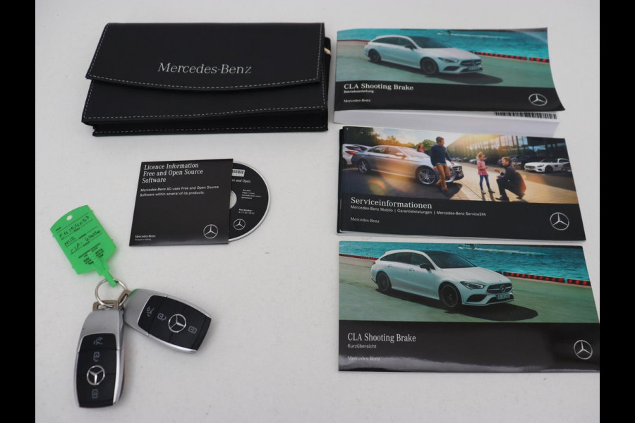 Mercedes-Benz CLA-Klasse 250e AMG Night | Stoelverwarming | Carplay | Camera | Widescreen | Sfeerverlichting | Leder/Alcantara | Navigatie | Park Assist | Origineel Zwart | PHEV | Plug In