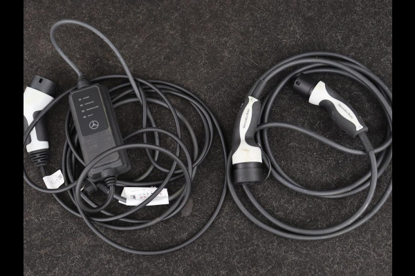 Mercedes-Benz CLA-Klasse 250e AMG Night | Stoelverwarming | Carplay | Camera | Widescreen | Sfeerverlichting | Leder/Alcantara | Navigatie | Park Assist | Origineel Zwart | PHEV | Plug In