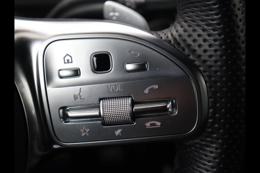 Mercedes-Benz CLA-Klasse 250e AMG Night | Stoelverwarming | Carplay | Camera | Widescreen | Sfeerverlichting | Leder/Alcantara | Navigatie | Park Assist | Origineel Zwart | PHEV | Plug In