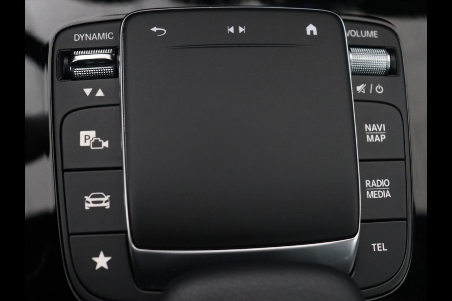 Mercedes-Benz CLA-Klasse 250e AMG Night | Stoelverwarming | Carplay | Camera | Widescreen | Sfeerverlichting | Leder/Alcantara | Navigatie | Park Assist | Origineel Zwart | PHEV | Plug In