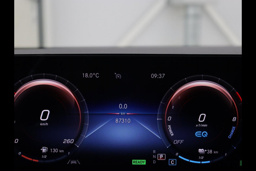 Mercedes-Benz CLA-Klasse 250e AMG Night | Stoelverwarming | Carplay | Camera | Widescreen | Sfeerverlichting | Leder/Alcantara | Navigatie | Park Assist | Origineel Zwart | PHEV | Plug In
