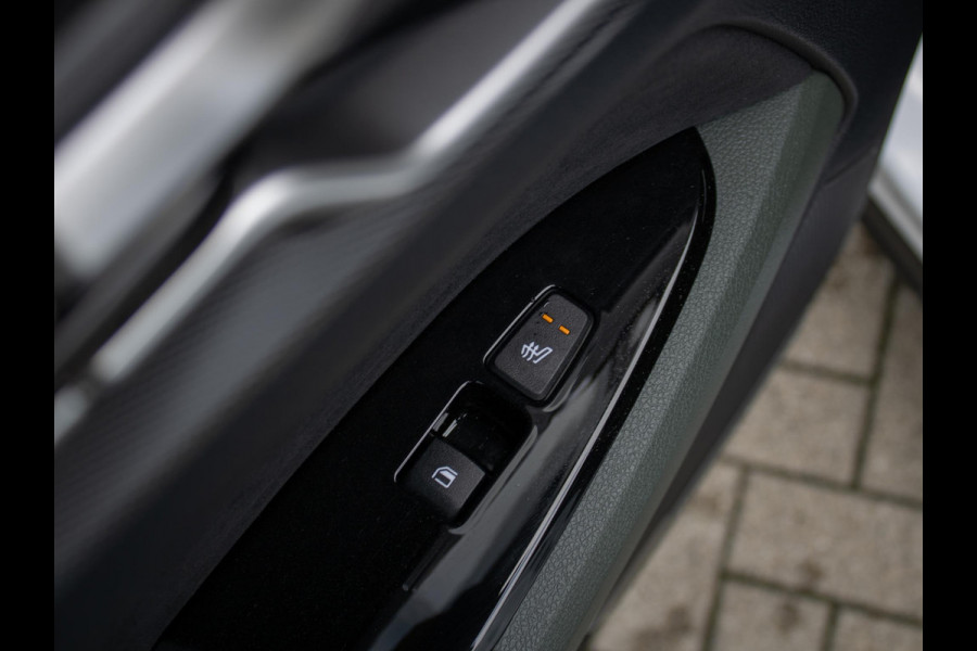 Kia Sportage 1.6 T-GDi Plug-in Hybrid AWD Dark Edition | Navigatie | Achteruitrijcamera |