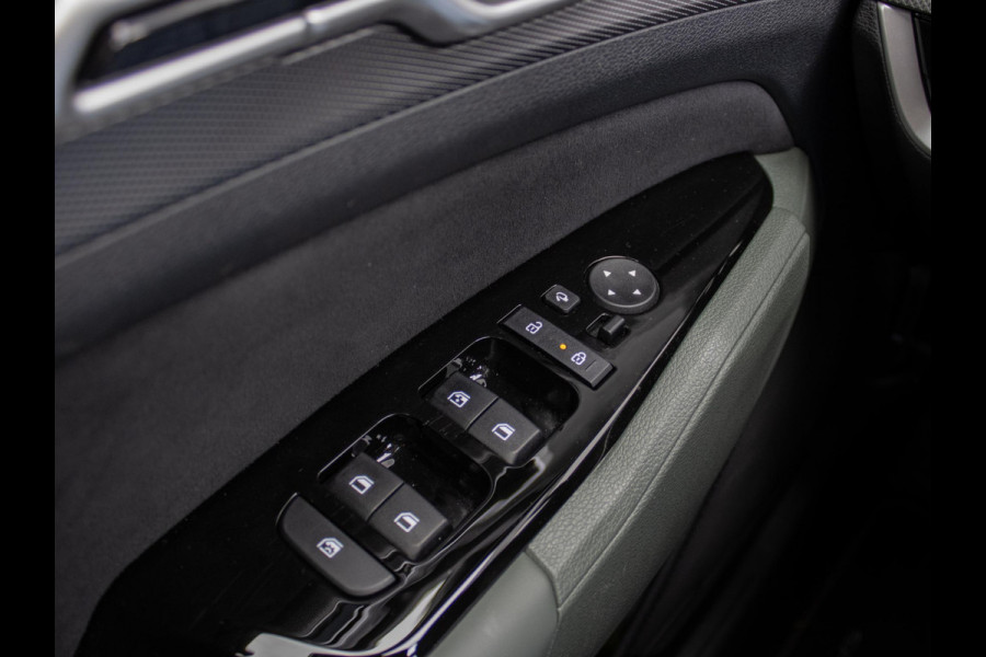 Kia Sportage 1.6 T-GDi Plug-in Hybrid AWD Dark Edition | Navigatie | Achteruitrijcamera |