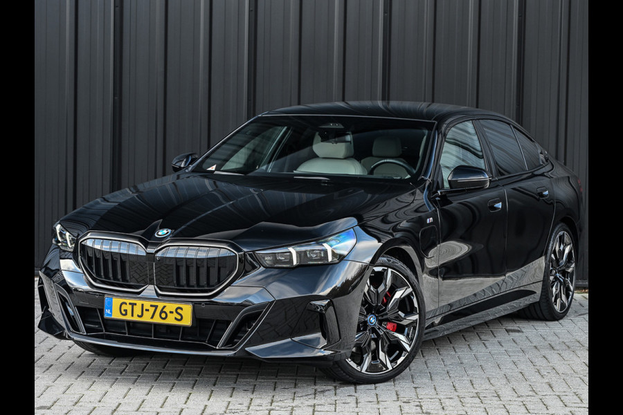 BMW 5 Serie 550e XDRIVE M-SPORT PRO | SHADOW LINE | PANORAMADAK | NL-AUTO | ICONIC GRILL | COMFORT ACCESS | BOWERS & WILKINS | COMFORT SEATS