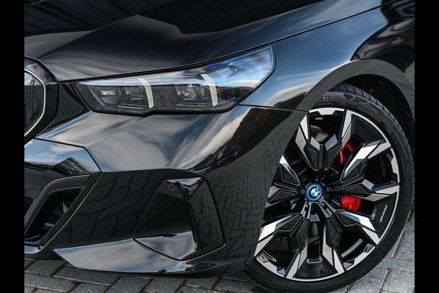 BMW 5 Serie 550e XDRIVE M-SPORT PRO | SHADOW LINE | PANORAMADAK | NL-AUTO | ICONIC GRILL | COMFORT ACCESS | BOWERS & WILKINS | COMFORT SEATS