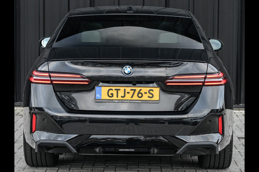 BMW 5 Serie 550e XDRIVE M-SPORT PRO | SHADOW LINE | PANORAMADAK | NL-AUTO | ICONIC GRILL | COMFORT ACCESS | BOWERS & WILKINS | COMFORT SEATS