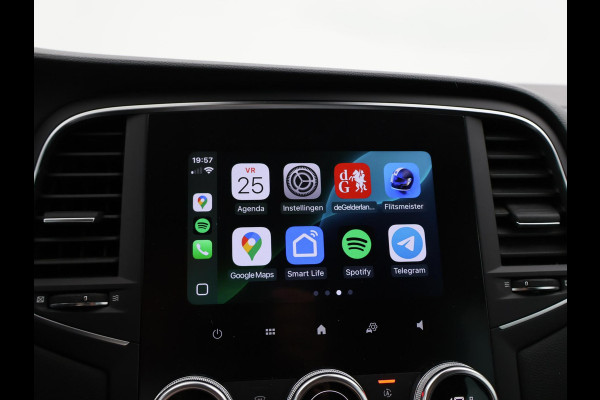 Renault MEGANE Estate 1.3 TCe 140 PK AUTOMAAT INTENS + TREKHAAK 1700 KG | SFEERVERLICHTING | 17 INCH | FULL LED | CARPLAY