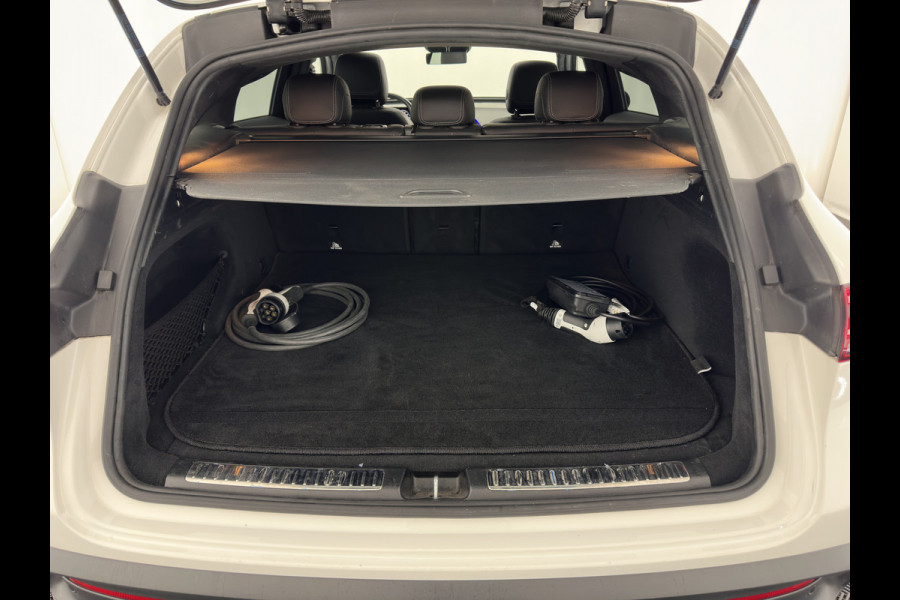 Mercedes-Benz EQC 400 4MATIC 80 kWh AMG (INCL-BTW) Aut. *PANO | BURMESTER-SURROUND | DISTRONIC | LEATHER-MICROFIBRE | FULL-LED | TOP-VIEW | WIDE-SCREEN-COCKPIT | KEYLESS | AIR-SUSPENSION | SPORT-SEATS | PRIVACY-GLASS | AMBIENT-LIGH