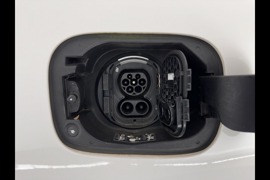 Mercedes-Benz EQC 400 4MATIC 80 kWh AMG (INCL-BTW) Aut. *PANO | BURMESTER-SURROUND | DISTRONIC | LEATHER-MICROFIBRE | FULL-LED | TOP-VIEW | WIDE-SCREEN-COCKPIT | KEYLESS | AIR-SUSPENSION | SPORT-SEATS | PRIVACY-GLASS | AMBIENT-LIGH