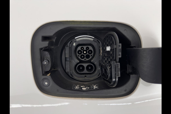 Mercedes-Benz EQC 400 4MATIC 80 kWh AMG (INCL-BTW) Aut. *PANO | BURMESTER-SURROUND | DISTRONIC | LEATHER-MICROFIBRE | FULL-LED | TOP-VIEW | WIDE-SCREEN-COCKPIT | KEYLESS | AIR-SUSPENSION | SPORT-SEATS | PRIVACY-GLASS | AMBIENT-LIGH