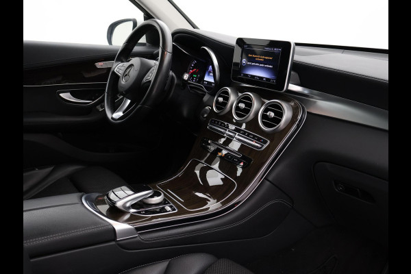 Mercedes-Benz GLC 350e 4MATIC PLUG-IN HYBRID + TREKHAAK | PANORAMA | LUCHTVERING | LED | STOELVERWARMING