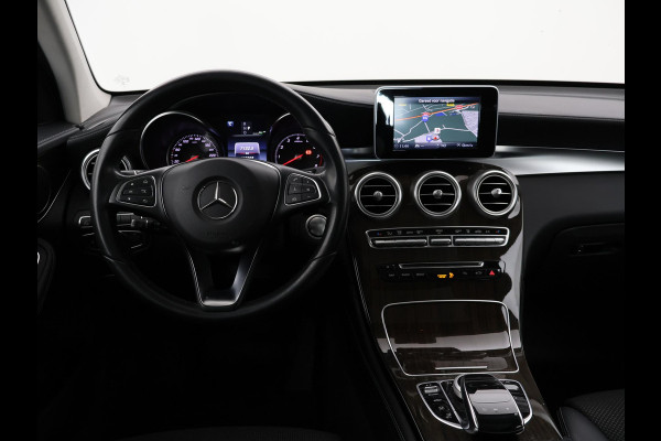 Mercedes-Benz GLC 350e 4MATIC PLUG-IN HYBRID + TREKHAAK | PANORAMA | LUCHTVERING | LED | STOELVERWARMING
