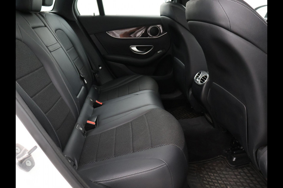 Mercedes-Benz GLC 350e 4MATIC PLUG-IN HYBRID + TREKHAAK | PANORAMA | LUCHTVERING | LED | STOELVERWARMING