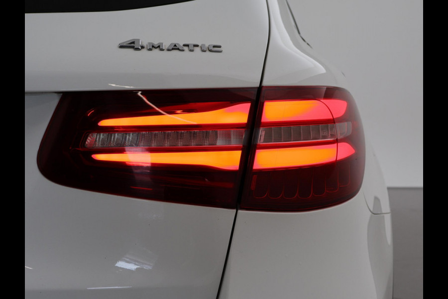 Mercedes-Benz GLC 350e 4MATIC PLUG-IN HYBRID + TREKHAAK | PANORAMA | LUCHTVERING | LED | STOELVERWARMING