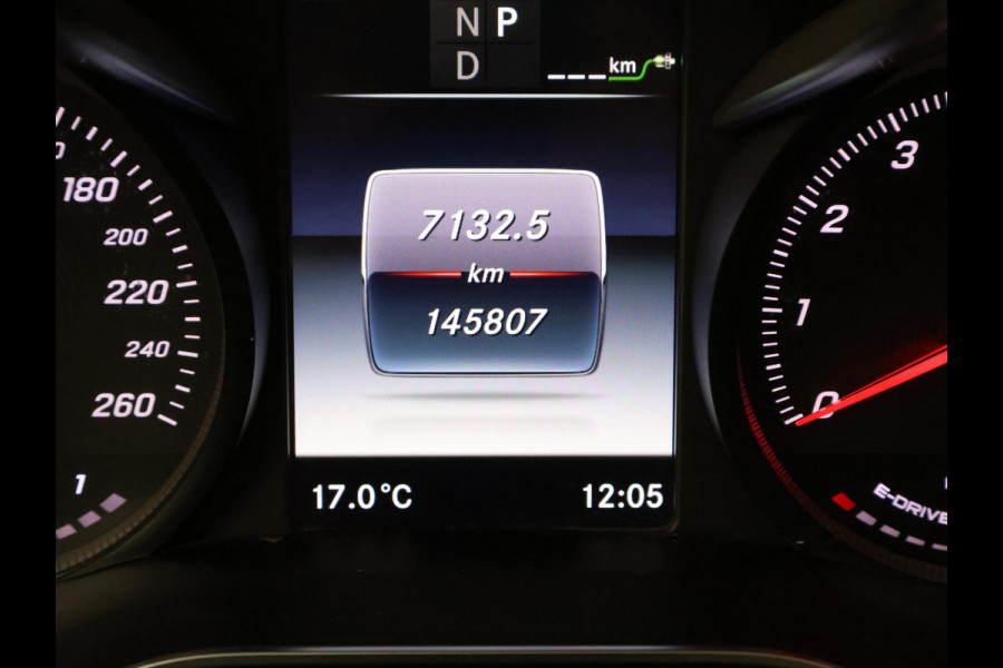 Mercedes-Benz GLC 350e 4MATIC PLUG-IN HYBRID + TREKHAAK | PANORAMA | LUCHTVERING | LED | STOELVERWARMING