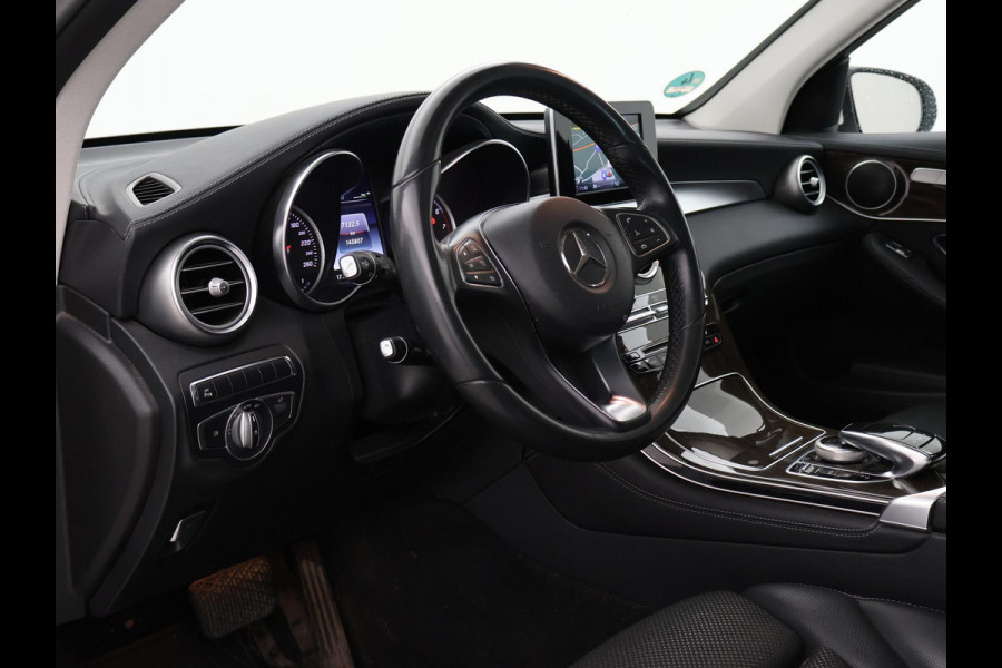Mercedes-Benz GLC 350e 4MATIC PLUG-IN HYBRID + TREKHAAK | PANORAMA | LUCHTVERING | LED | STOELVERWARMING