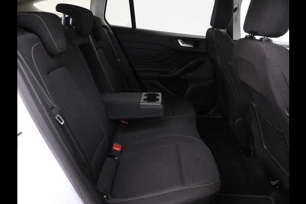 Ford FOCUS Wagon 1.0 E.B. AUTOMAAT TITANIUM X + ELEK. TREKHAAK | CAMERA | APPLE CARPLAY