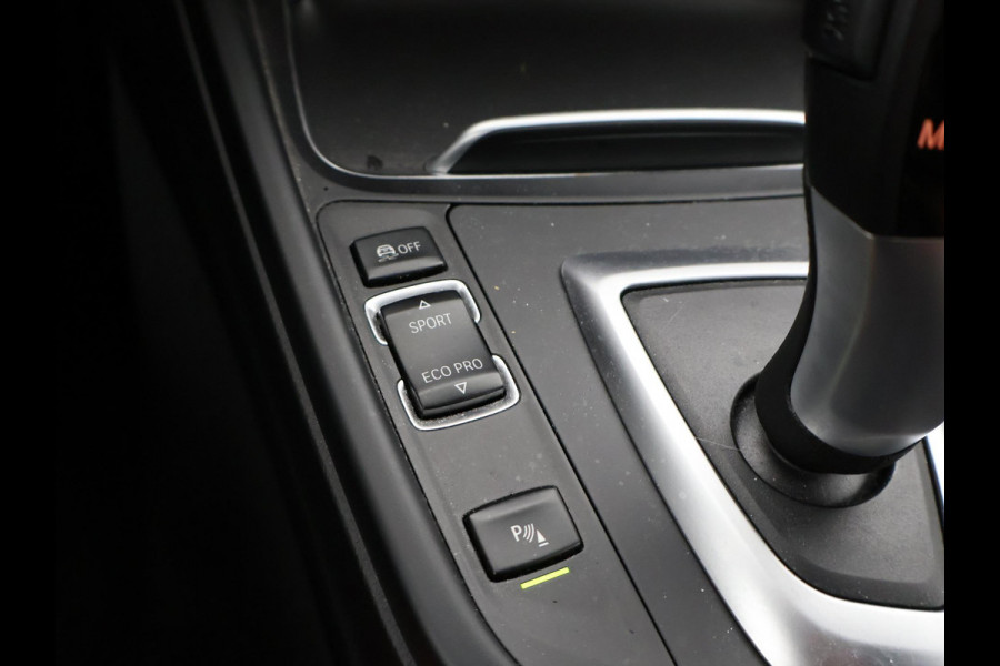 BMW 3 Serie Touring 318i AUT. LUXURY EDITION + LEDER | STOELVERW. | NAVIGATIE