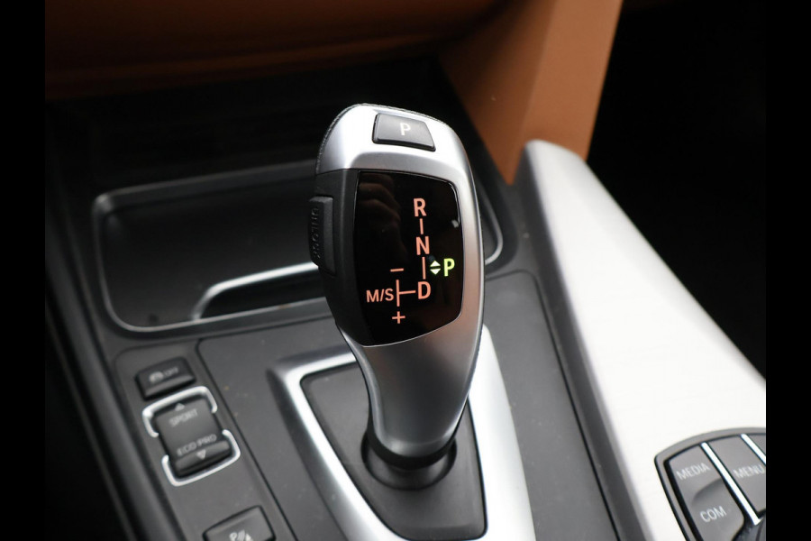 BMW 3 Serie Touring 318i AUT. LUXURY EDITION + LEDER | STOELVERW. | NAVIGATIE